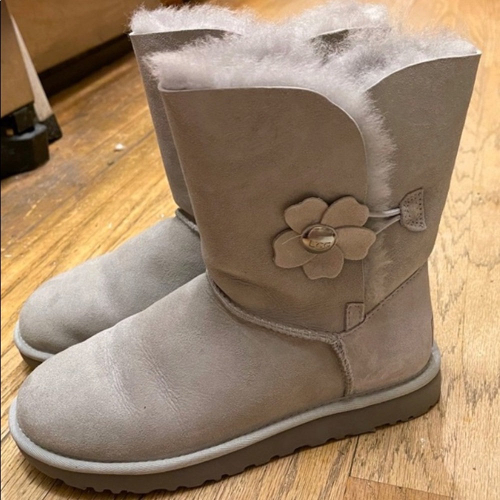 Ugg Bailey Button Poppy. Only worn twice. Professionally treated weather…